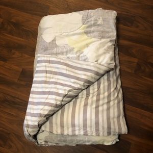 Twin size floral quilt